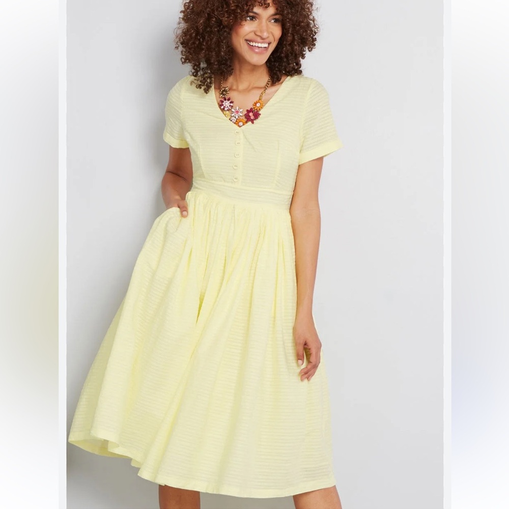 MODCLOTH FIT FLARE BUTTER YELLOW DRESS SIZE 10 RETRO SHORT SLEEVES